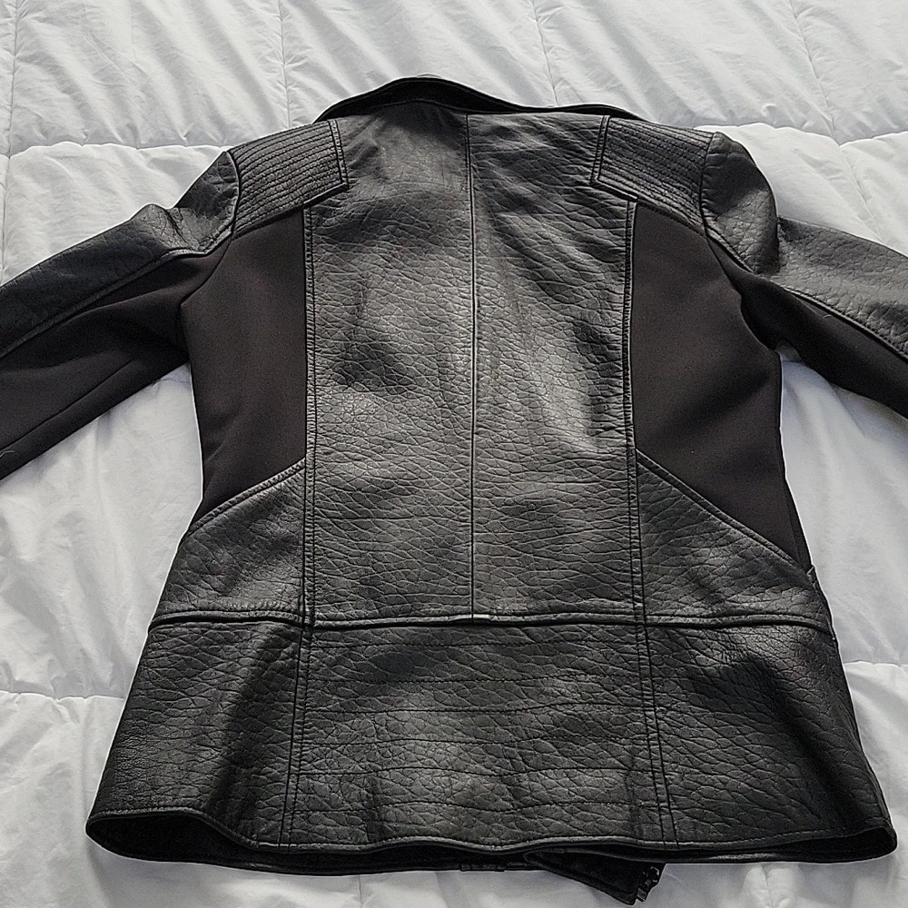 Leather jacket - Picture 3 of 3